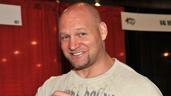 Ex estrella de la WWE exige el control del dominio web de Val Venis