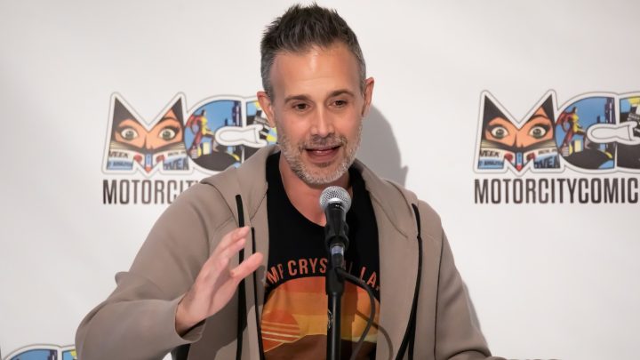 Freddie Prinze Jr. califica esta pelea como la lucha de la noche de WWE Money In The Bank