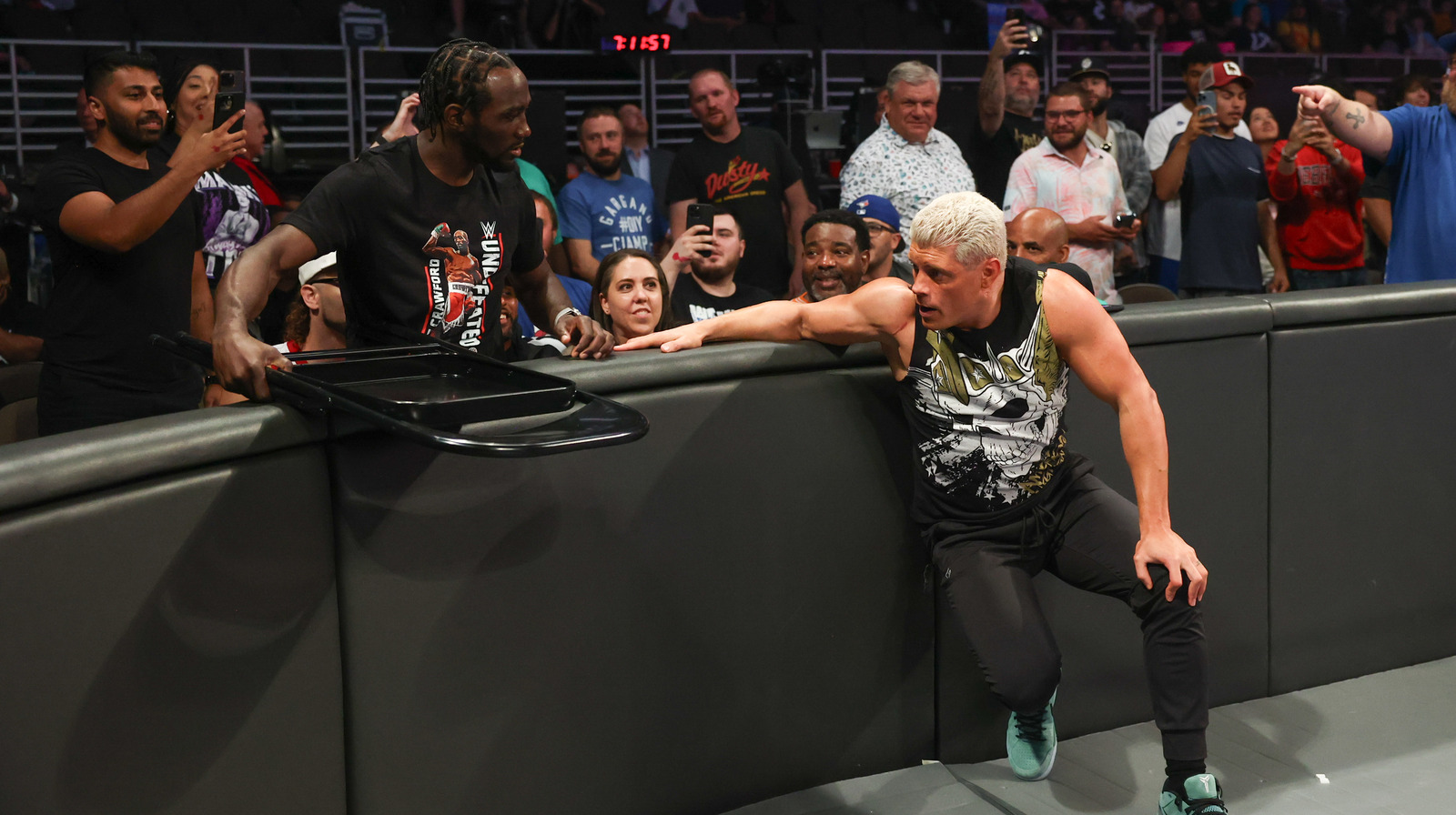 Grayson Waller tiene palabras para Terence Crawford después de su participación en WWE SmackDown