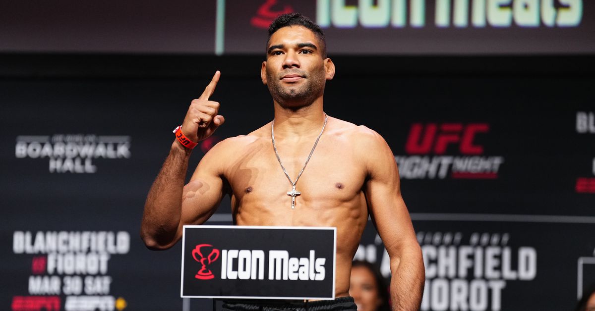 Herbert Burns sustituye a Gavin Tucker para pelear contra Jack Jenkins en UFC 305