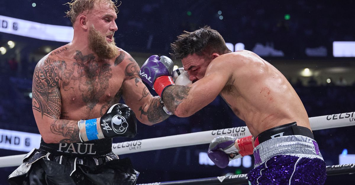 Jake Paul abruma a Mike Perry para anotar un nocaut en el sexto asalto y llama al campeón de UFC Alex Pereira