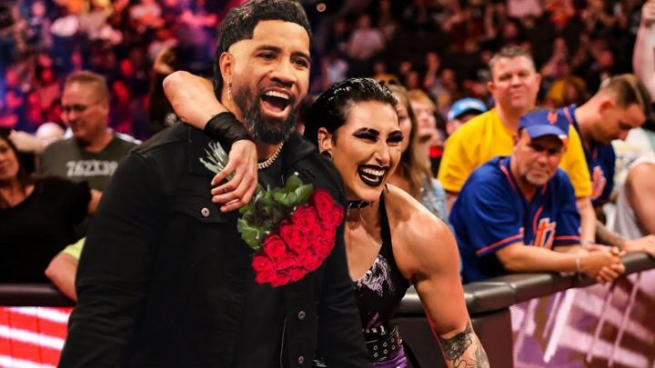 Jey Uso de la WWE le ofrece a Rhea Ripley un hombro para llorar en el lugar del desayuno