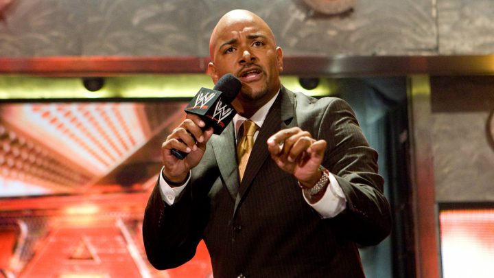 Jonathan Coachman opina sobre el personaje de The Rock como jefe final en la WWE