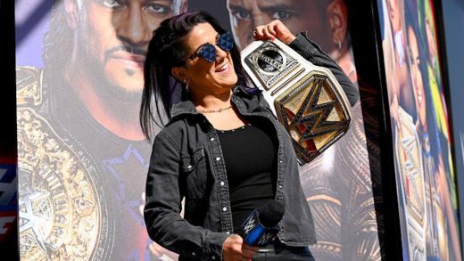 La campeona femenina de la WWE Bayley se sincera con Cody Rhodes sobre lo que aprendió de Dusty