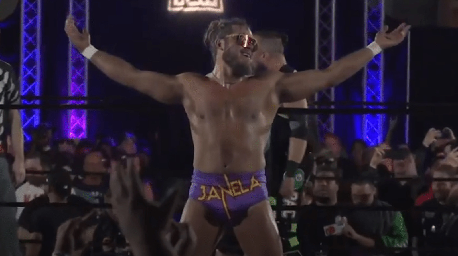 La ex estrella de AEW Joey Janela anuncia hospitalización debido a una condición médica