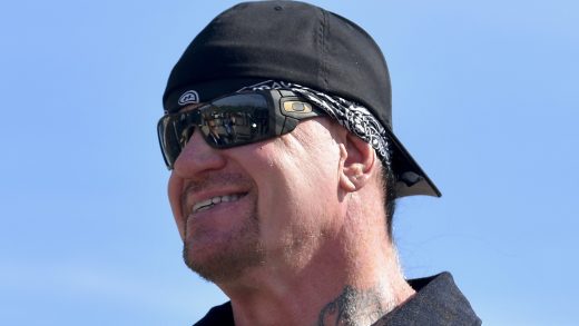 Los miembros del Salón de la Fama de la WWE, Undertaker y Godfather comparten puntos de vista diferentes en un arriesgado viaje por carretera