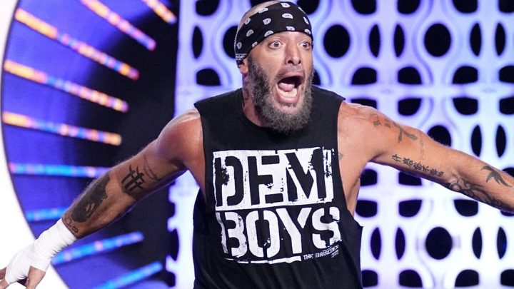 Mark Briscoe presenta al bebé Jay Briscoe en la promoción posterior a ROH Death Before Dishonor