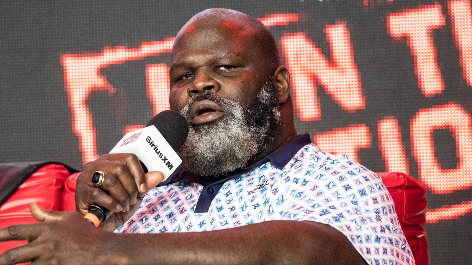 Mark Henry habla sobre cómo resolver las cosas con su compañero miembro del Salón de la Fama de la WWE, Shawn Michaels