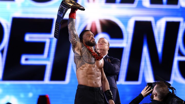 Mark Henry invoca al miembro del Salón de la Fama de la WWE al hablar del regreso de Roman Reigns