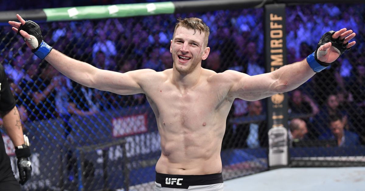 Mateusz Gamrot vs. Dan Hooker en el punto de mira para UFC 305