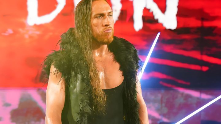 Pete Dunne se vuelve heel y ataca a su ex compañero de los Brawling Brutes, Sheamus, en WWE RAW