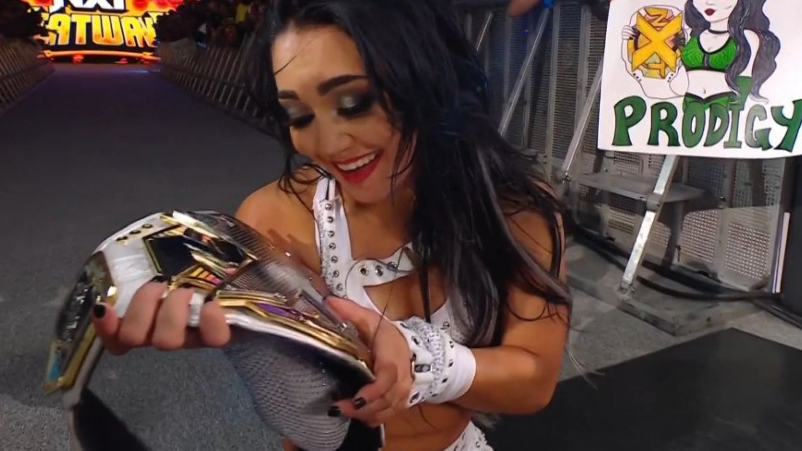 Roxanne Pérez retiene el título femenino de WWE NXT en Heatwave, Lola Vice se impone en la derrota