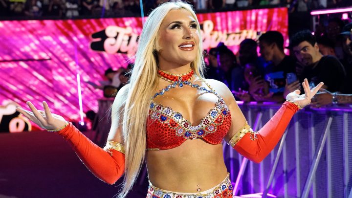 Tiffany Stratton habla sobre un posible combate en la WWE con Trish Stratus