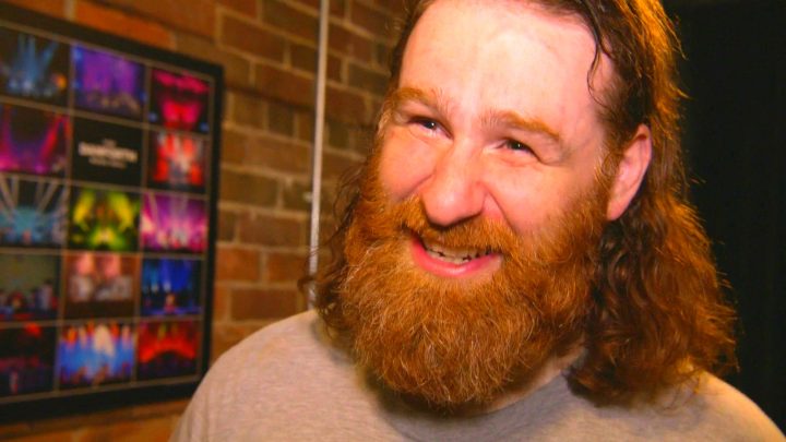 WWE comparte imágenes del backstage del show de comedia stand-up de Sami Zayn y sus amigos