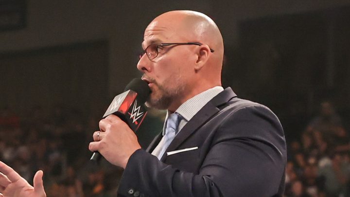 Adam Pearce habla sobre los segmentos de backstage de la WWE con Chelsea Green