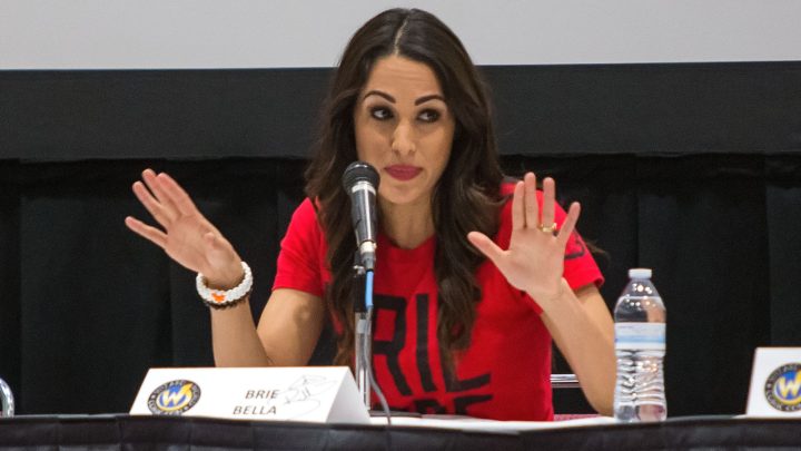 Brie Danielson habla con franqueza sobre los problemas de salud de su marido Bryan en AEW