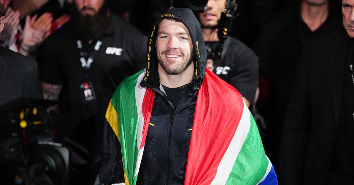 Dricus du Plessis revela el plan de juego que le permitió vencer a Israel Adesanya, lo que le dijo después de UFC 305