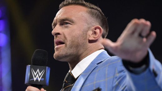 El gerente general de WWE SmackDown, Nick Aldis, anuncia un combate por el título femenino en parejas en Bash In Berlin