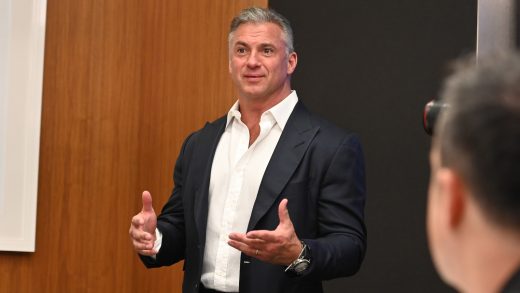 El presidente de AEW, Tony Khan, habla sobre su reunión con Shane McMahon