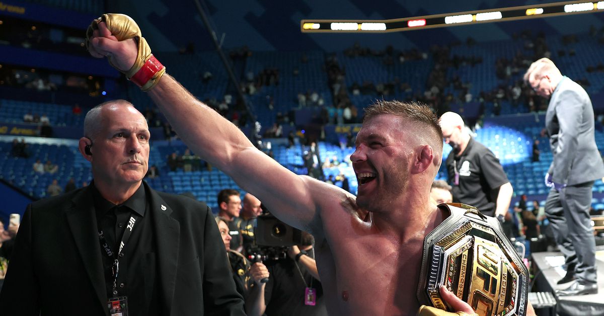 Espectáculo posterior a la pelea de UFC 305: Reacción a la derrota de Israel Adesanya por sumisión de Dricus du Plessis para retener el título