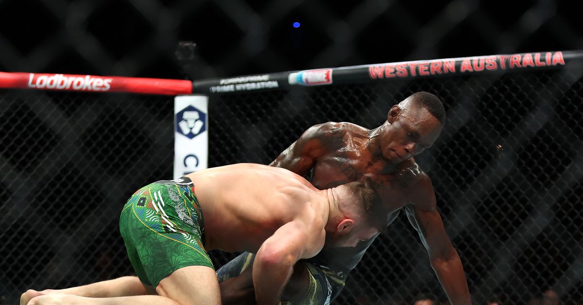 Israel Adesanya habla del 'error' que le costó la pelea de UFC 305 contra Dricus du Plessis