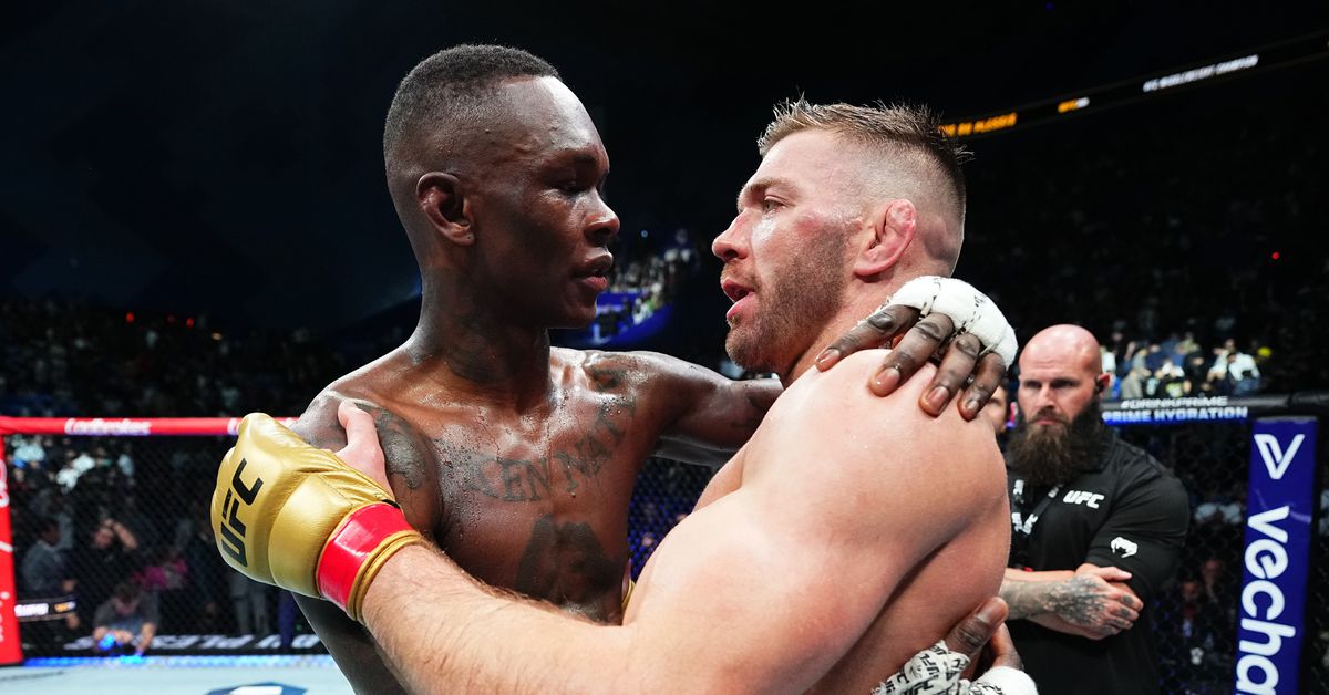 Israel Adesanya no está desesperado por revancha con Dricus du Plessis tras la derrota en UFC 305