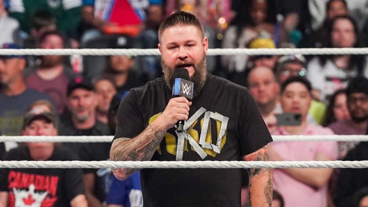 Kevin Owens recuerda la promoción de WWE SmackDown sobre su madre enferma y ofrece información actualizada