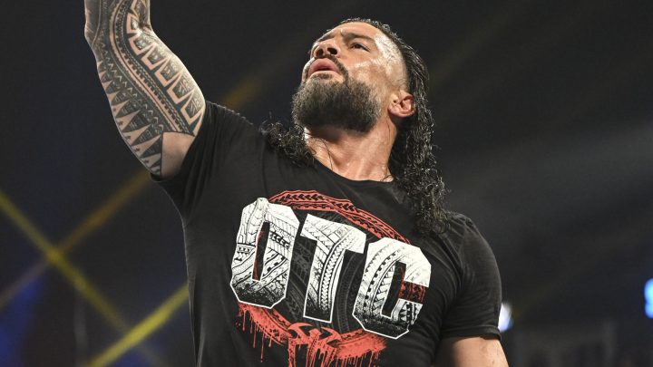 Roman Reigns y otros miembros de su familia rinden homenaje a Afa Anoa'i, miembro fallecido del Salón de la Fama de la WWE