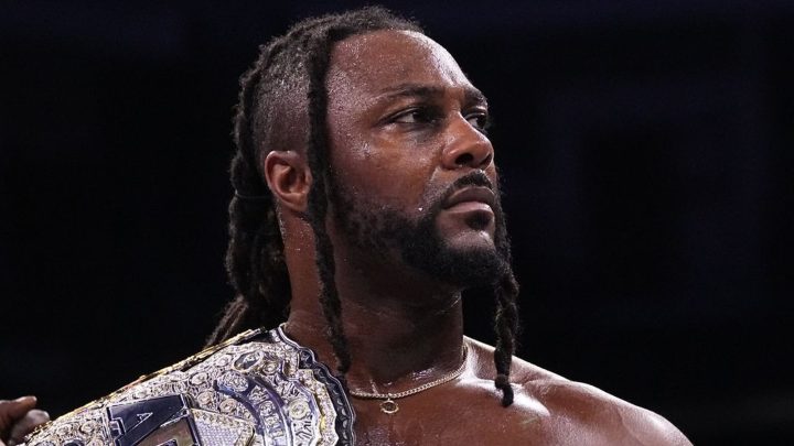 Swerve Strickland habla sobre el 'juego defensivo' de AEW en el vestuario y el backstage