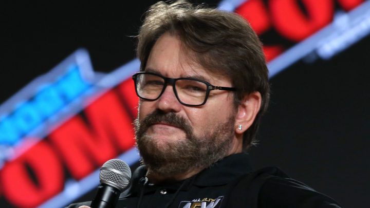 Tony Schiavone llama a esta estrella de la división femenina de AEW "una chica genial"