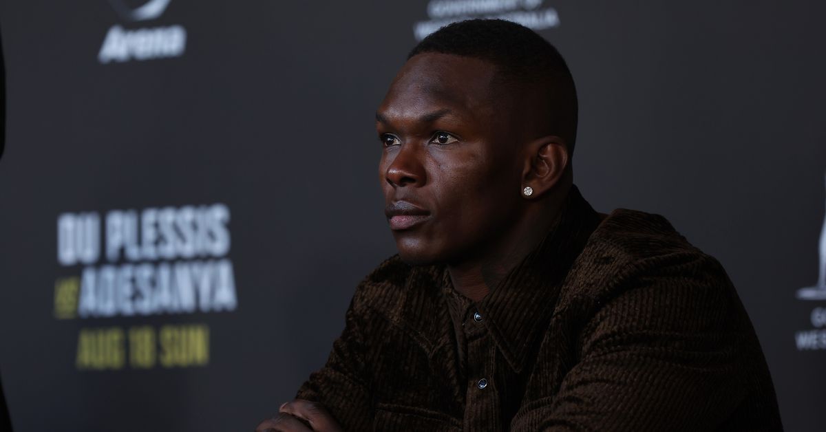 Vídeo de la conferencia de prensa de la UFC 305