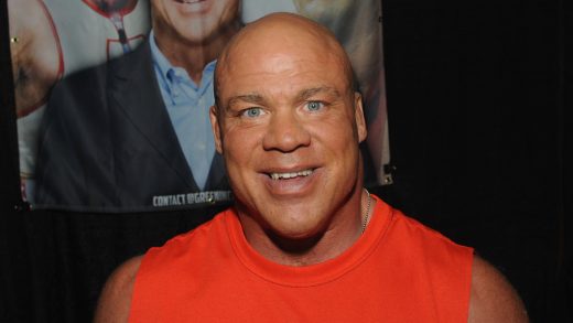 El miembro del Salón de la Fama de la WWE, Kurt Angle, habla sobre la posibilidad de volver como manager