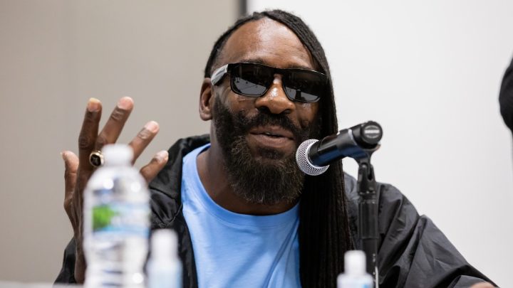 Booker T dice que este gerente del Salón de la Fama de la WWE podría hacer cualquier cosa