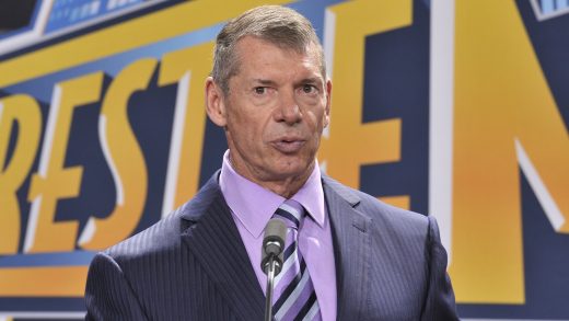 Conrad Thompson califica la serie de Netflix sobre la WWE y Vince McMahon como un "entierro a dos manos"