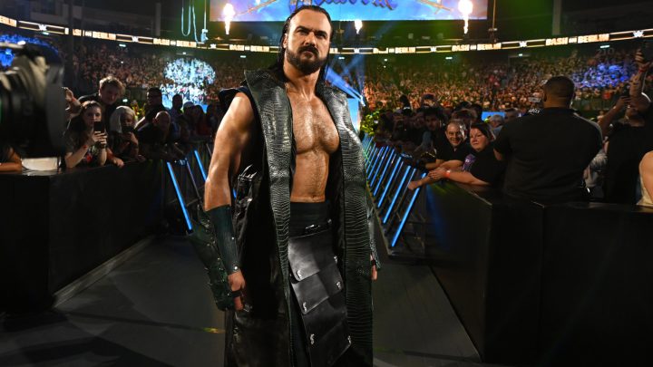 Drew McIntyre invoca una escena de comedia clásica en respuesta al video de la WWE sobre el perro de CM Punk