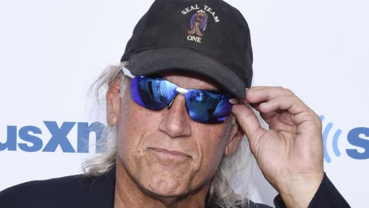 El miembro del Salón de la Fama de la WWE Jesse Ventura habla sobre la posibilidad de hacer las paces con Hulk Hogan