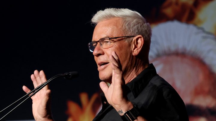 Eric Bischoff confundido por la situación 'extraña' entre Netflix y WWE