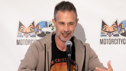 Freddie Prinze Jr. dice que tuvo que mirar hacia otro lado durante una lucha 'incómoda' en AEW All Out