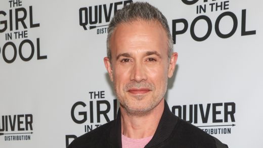 Freddie Prinze Jr. predice que la estrella de la WWE ausente durante mucho tiempo regresará pronto a la televisión