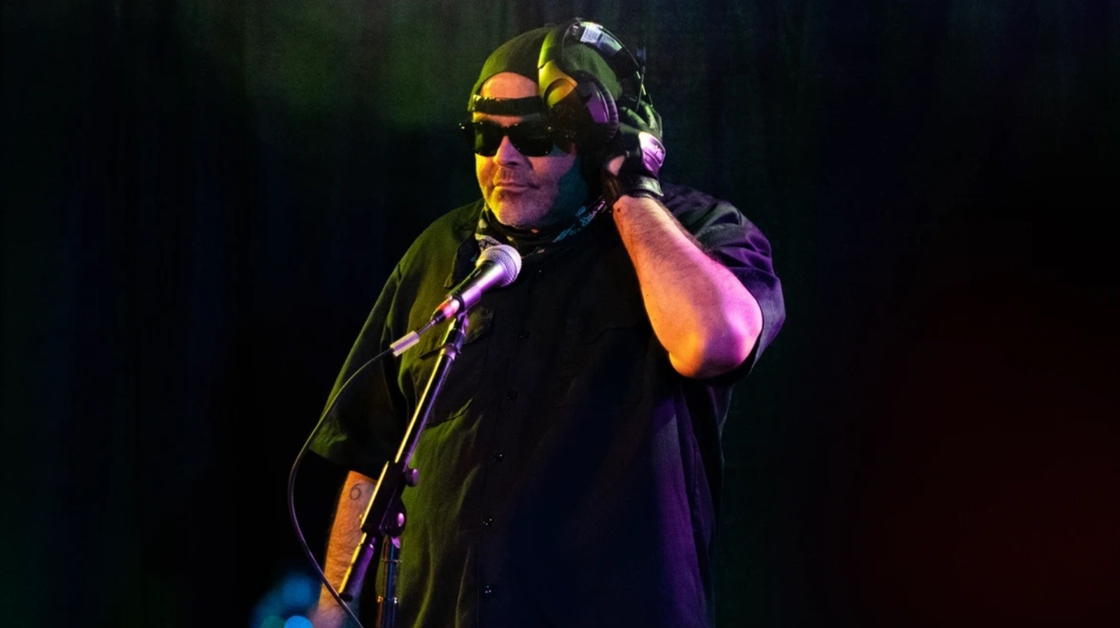 Konnan elogia a varias estrellas de AEW por su trabajo en el micrófono