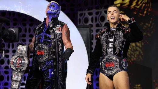 Los títulos de ROH en parejas defendidos en el combate Bunkhouse Brawl