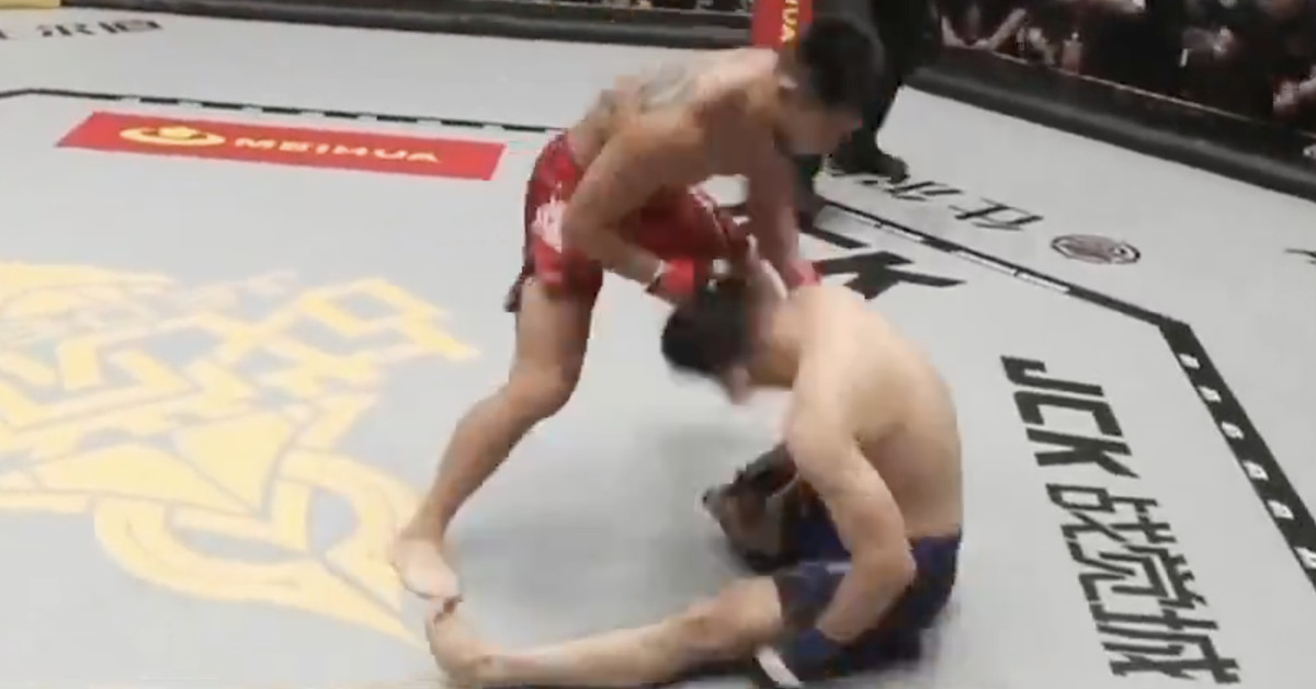 Mira cómo Kai Lu, veterano de Road to UFC, lanza un uppercut desagradable que envía a su oponente inconsciente al suelo