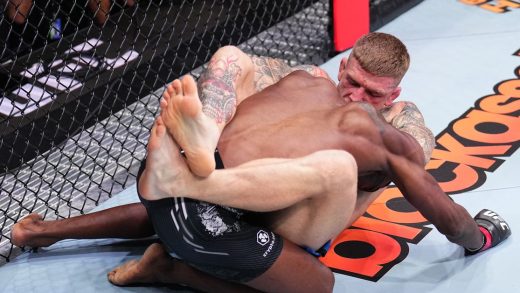 Mire a Chris Duncan decirle al árbitro que su oponente está eliminado en un final extraño en UFC París