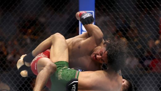 Resultados de UFC 306: Raúl Rosas Jr. usa un plan de juego pesado de grappling para vencer a Aoriqileng en su primera pelea en Sphere