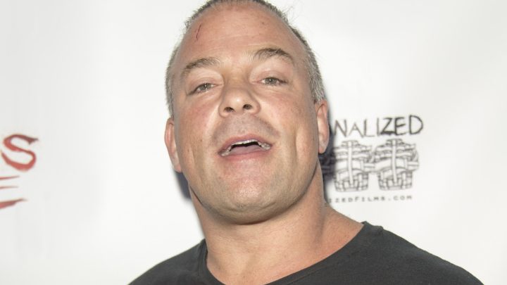 Rob Van Dam elogia a esta estrella de AEW por destacarse como "diferente"