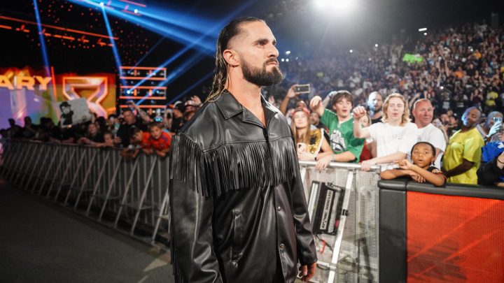 Seth Rollins de la WWE expulsado del partido Colts-Bears en Indianápolis