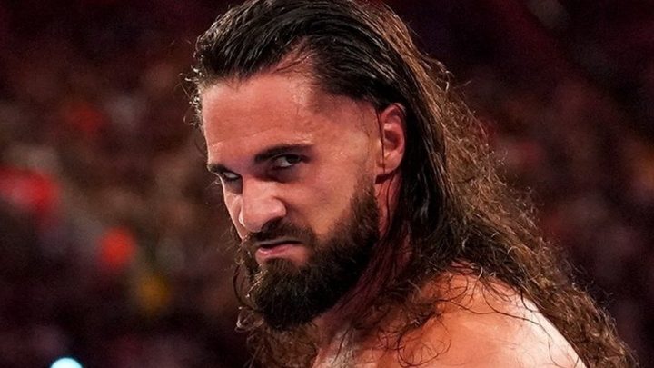 Seth Rollins de la WWE reacciona tras ser "expulsado" de un partido de la NFL