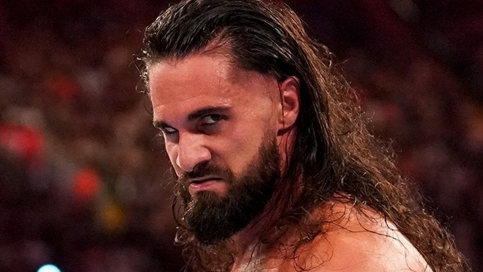 Seth Rollins de la WWE reacciona tras ser "expulsado" de un partido de la NFL