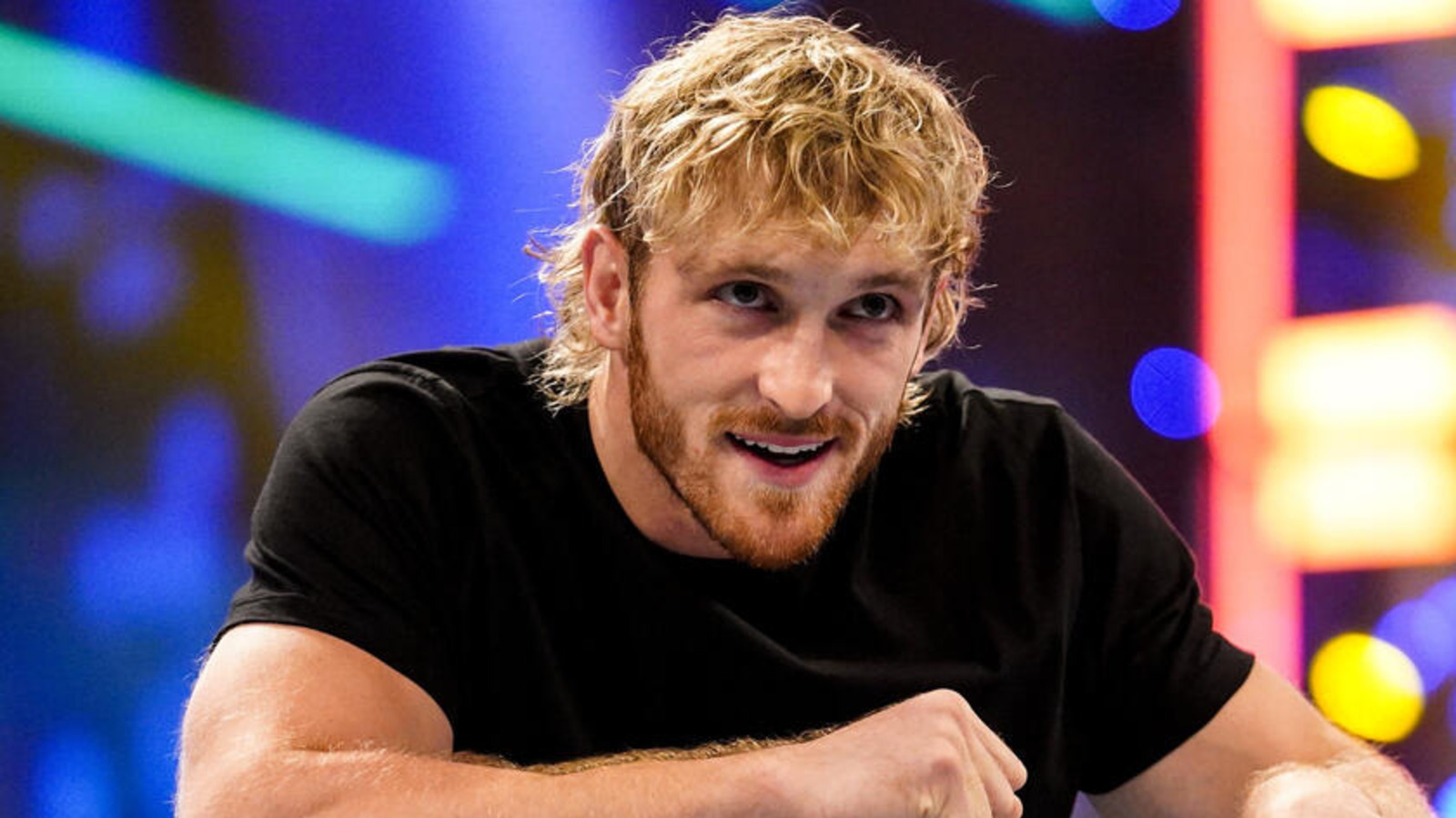 Stephen Amell elogia el trabajo de Logan Paul en la WWE y habla de la posibilidad de una lucha más