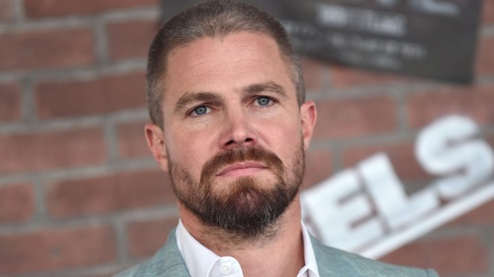 Stephen Amell revela las lesiones que sufrió entrenando para heels y luchando en 2018